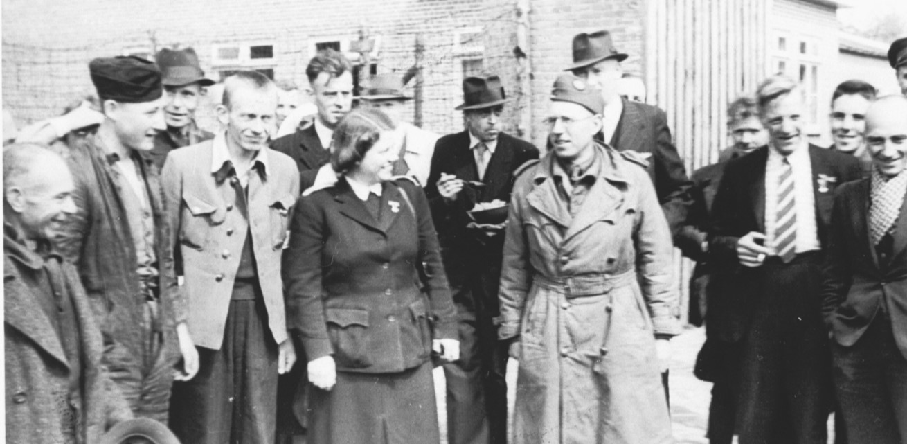 Herdenken bij Kamp Amersfoort: 80 jaar na de overdracht aan het Rode