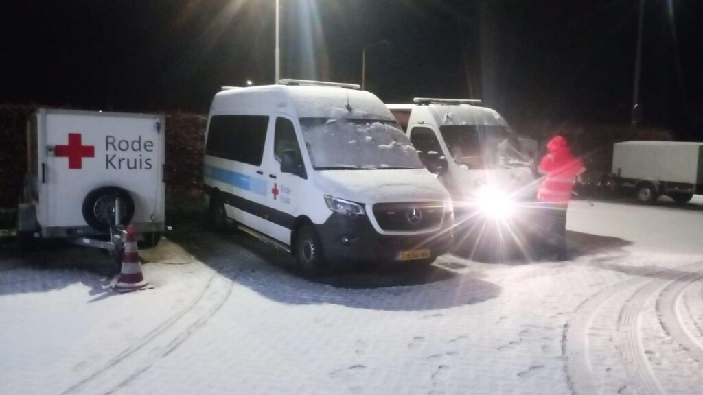 Rode Kruis bus op Schiphol