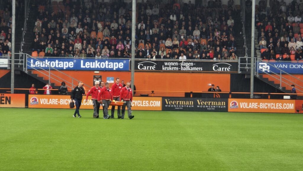Peter als brancard-drager bij voetbalclub Volendam