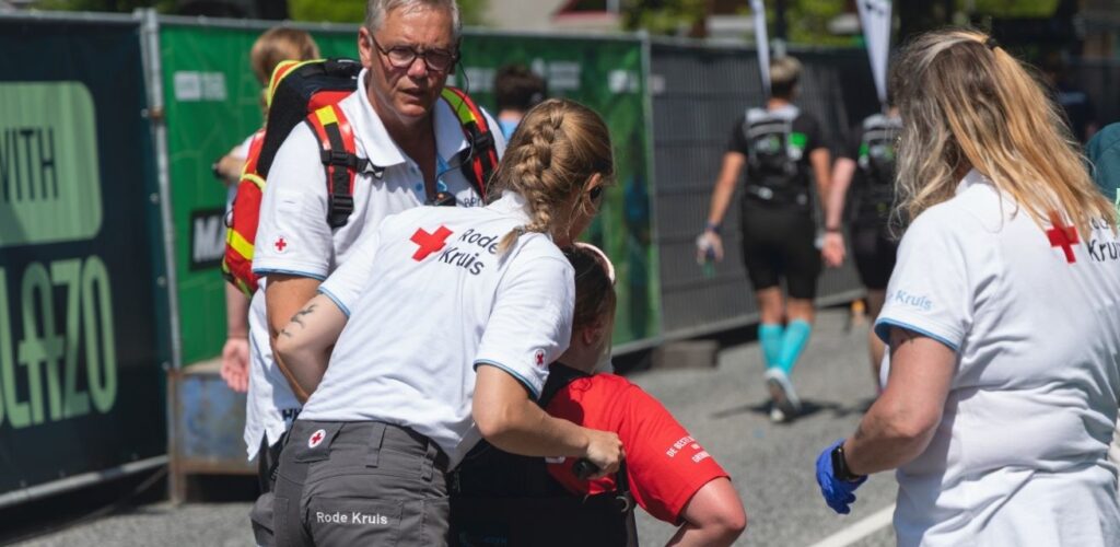 Rode Kruis-vrijwilligers tijdens Marathon Groningen 2026