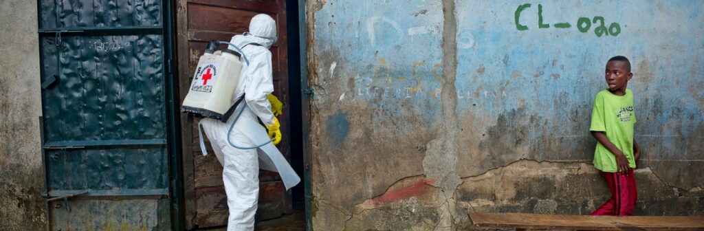 Onderzoek: door inzet Rode Kruis tienduizend extra ebola-gevallen voorkomen
