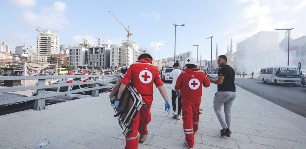 Het-Libanese-Rode-Kruis-verleent-medische-hulp-1030x503