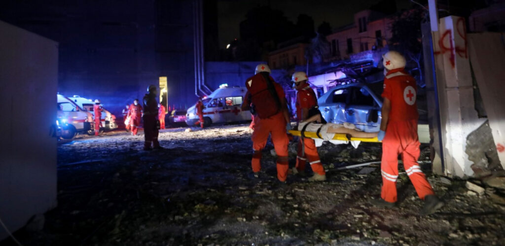 Rode-Kruis-helpt-bij-explosie-in-Libanon-1030x503