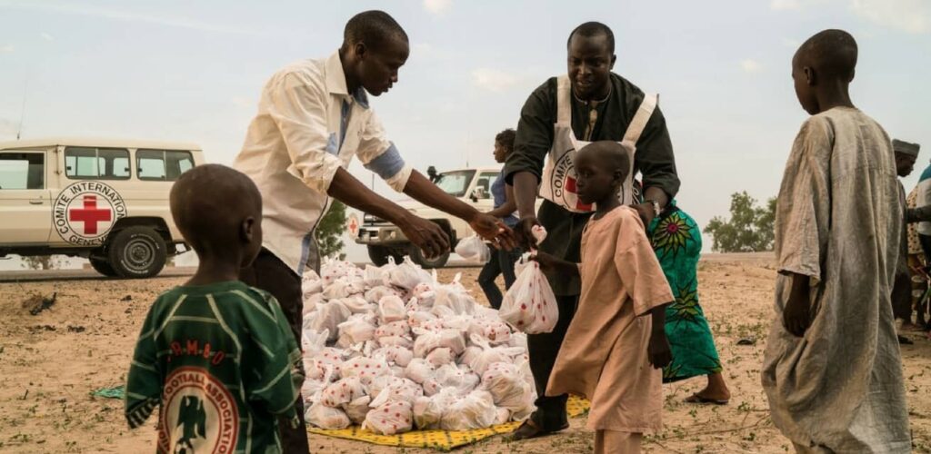 rode kruis hulpverleners nigeria afrika