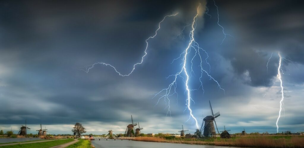 Wat moet je doen bij onweer? - Rode Kruis Nederland