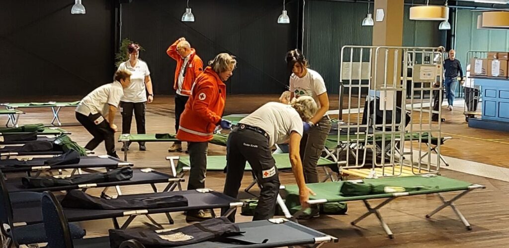 inrichten noodopvanglocatie asielzoekers Rode Kruis