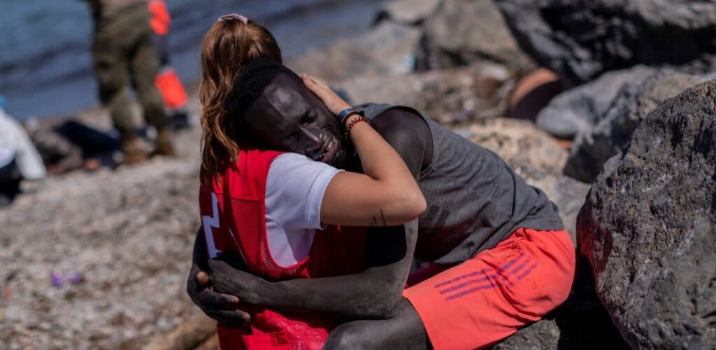 luna omhelst migrant rode kruis