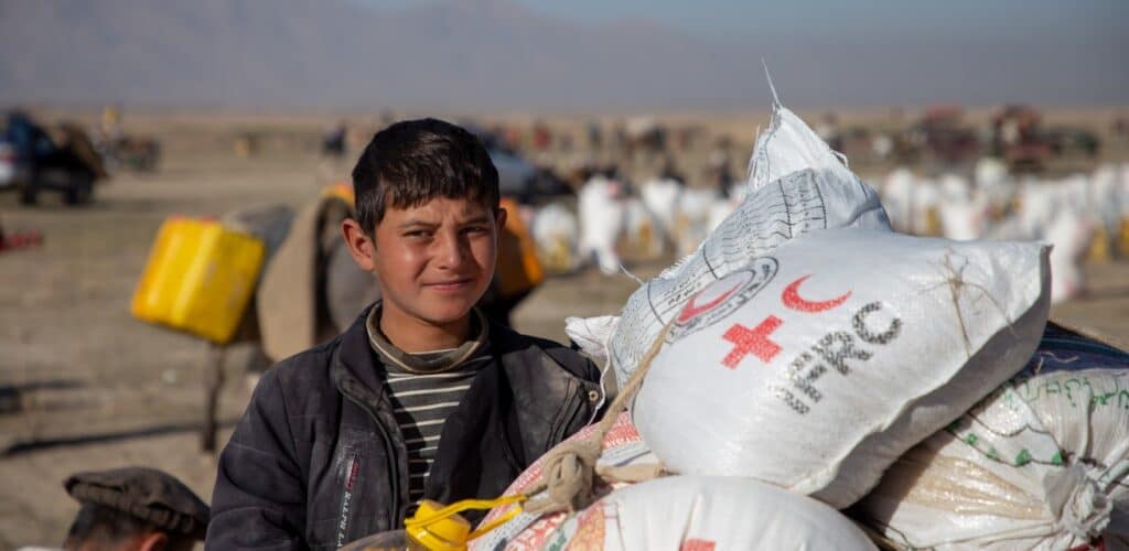 rode kruis biedt voedselhulp afghanistan
