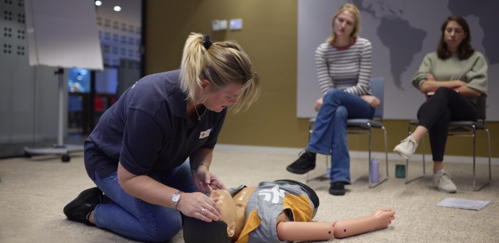 EHBO-cursus-op-locatie-incompany-voor-sportverenigingen-bedrijven-rode-kruis