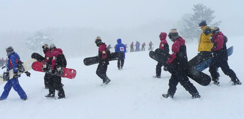 Het Rode Kruis in Japan staat klaar voor skiërs als het mis gaat.