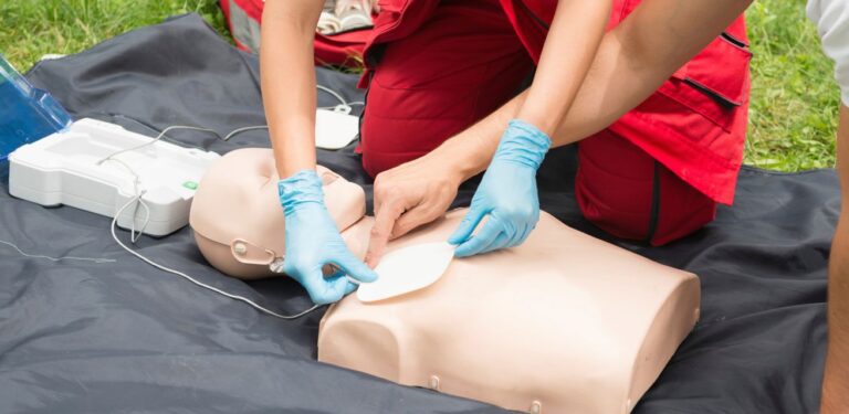 Aed Rood Wat is een AED? Rode Kruis Nederland