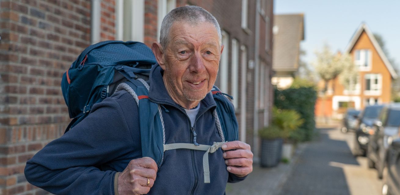 Jan loopt voor het Rode Kruis 350 kilometer om zoveel mogelijk geld in te zamelen.
