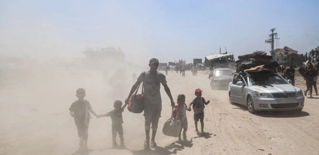 Mensen in Gaza-Stad moeten opnieuw vluchten door nieuwe evacuatiebevelen en geweld.