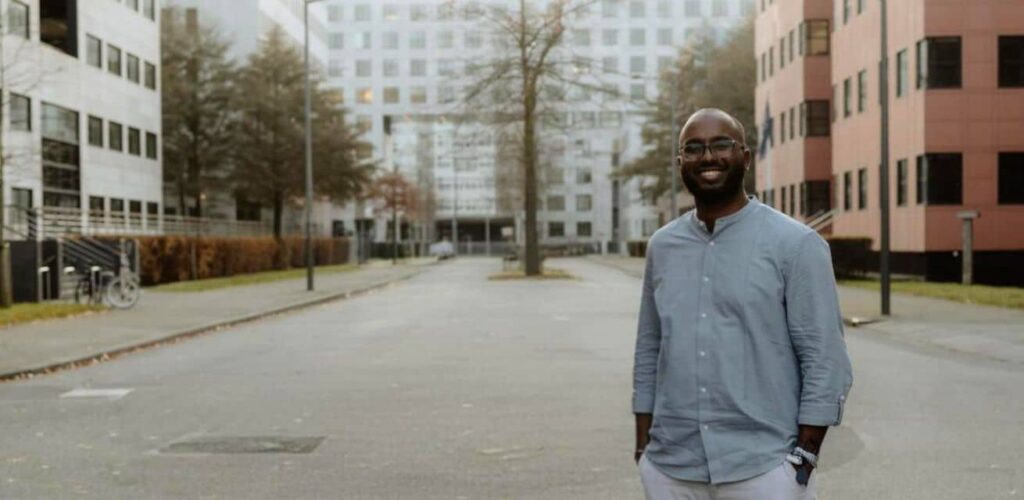 Mohamed cultureel adviseur bij het Nederlandse Rode Kruis
