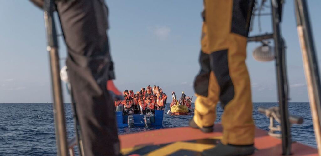 Midden op zee helpt de Ocean Viking mensen die met gevaar voor eigen leven vluchten voor geweld.