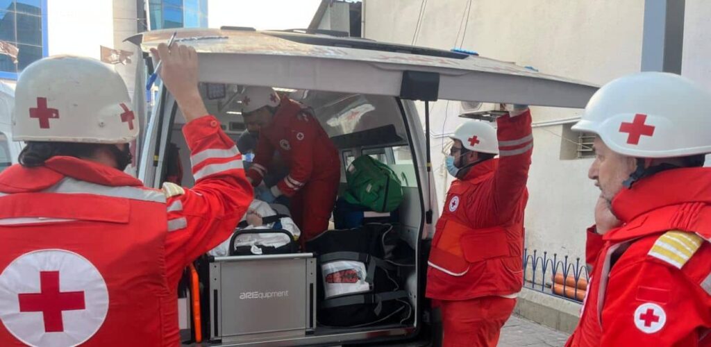 Libanese Rode Kruis regelt ambulancedienst tijdens conflict Midden Oosten