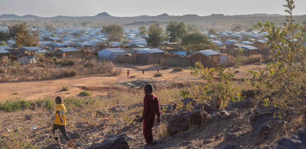 Vluchtelingenkamp in Tsjaad waar veel mensen uit Soedan naar zijn gevlucht Rode Kruis