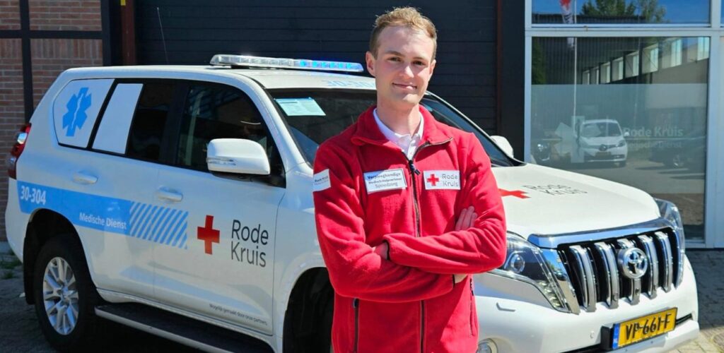 Toby werkt bij de Medische Dienst van het Rode Kruis en helpt mensen met hitteberoertes