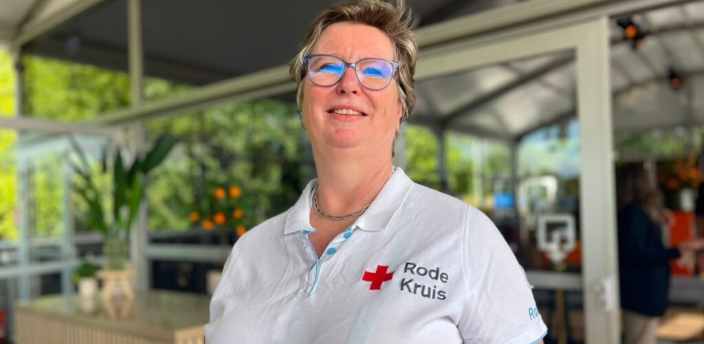 Jeannette zet zich voor het Rode Kruis in tijdens de 4Daagse in Nijmegen.