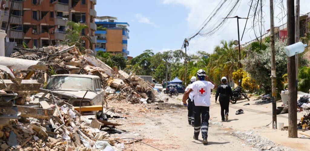 Gebouwen in Venezuela ingestort door aardbevingen Rode Kruis verleent hulp na ramp