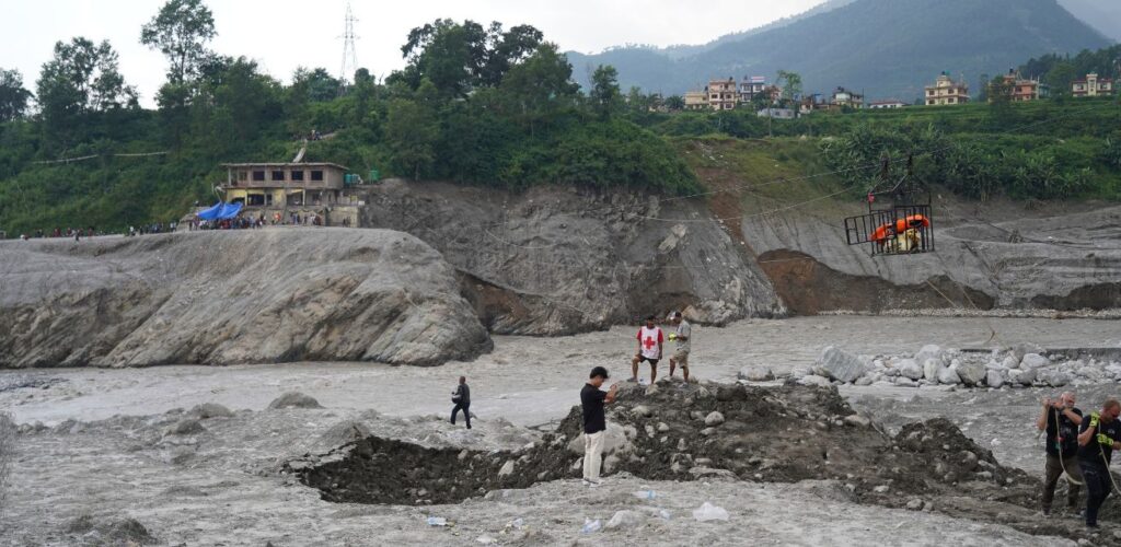 Overstromingen in Nepal zorgen voor een ravage.