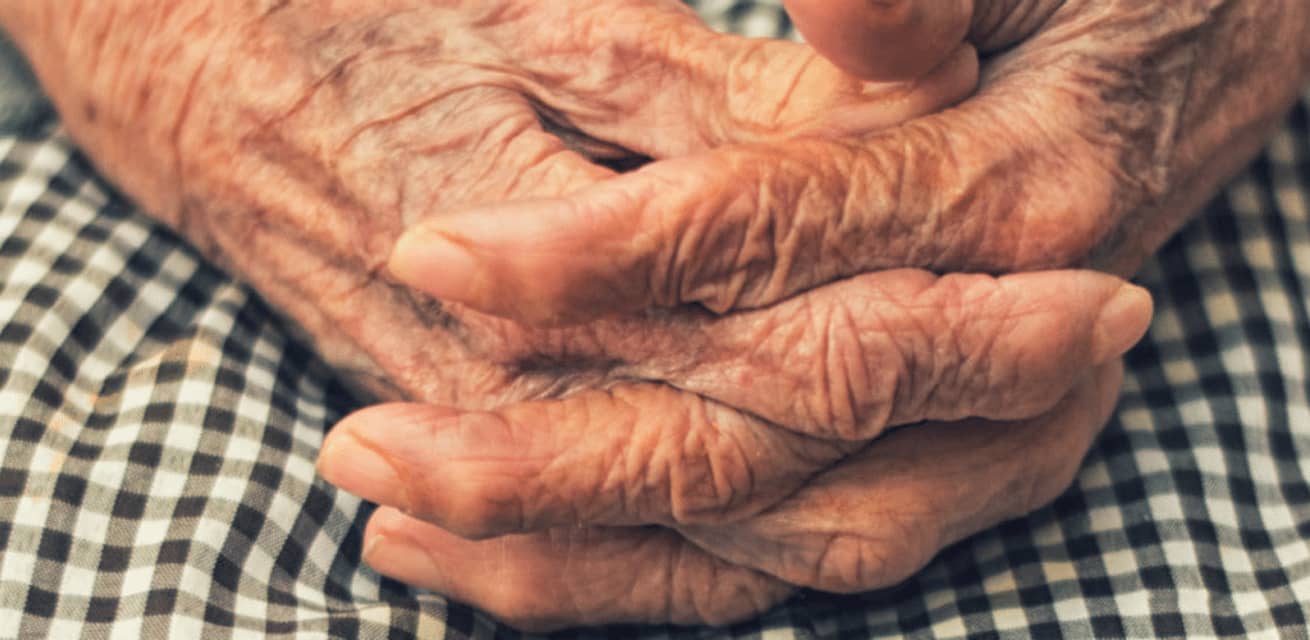 ouderen hebben veel last van corona rode kruis